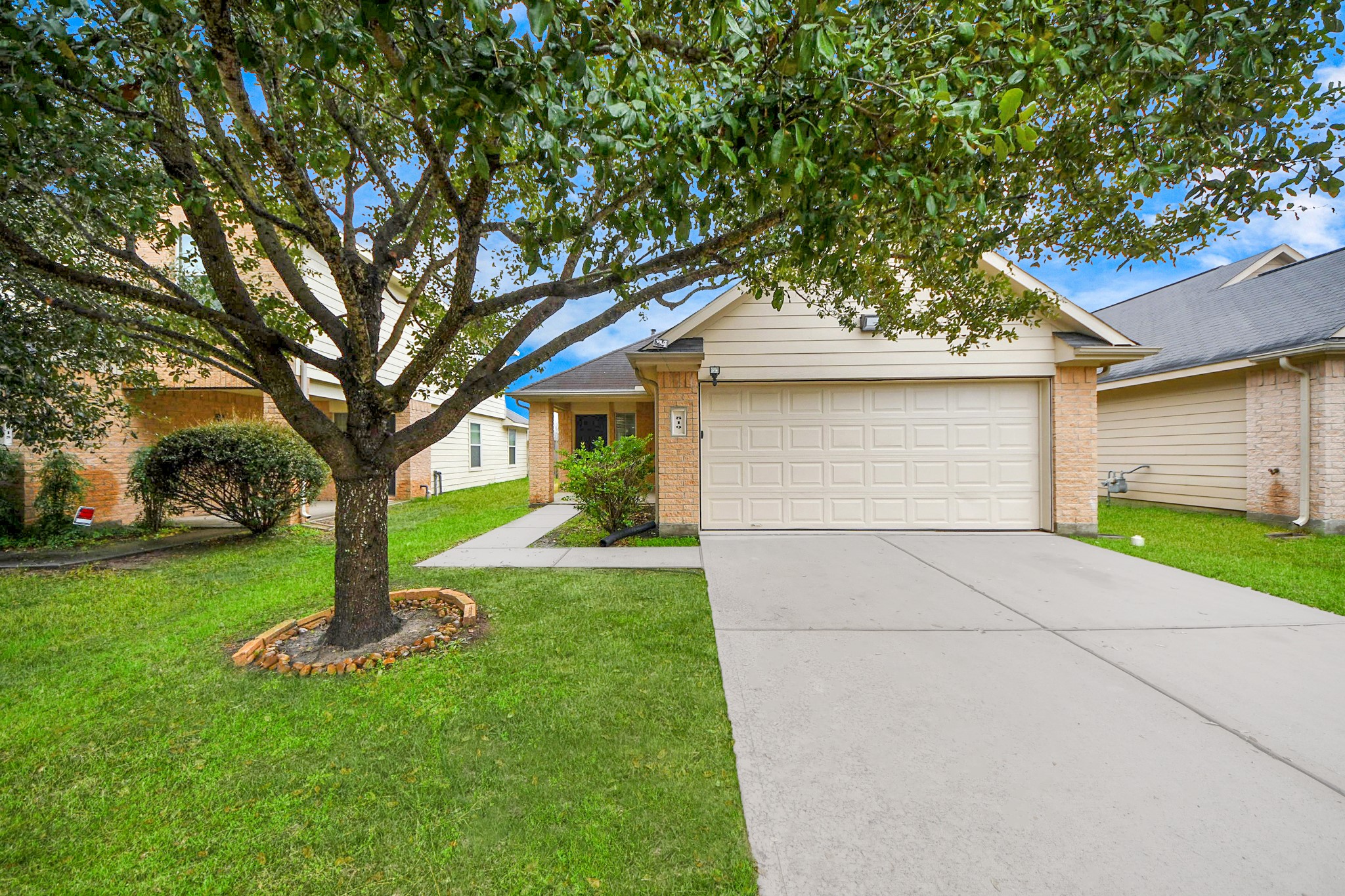 819 Sun Prairie Drive Houston, TX 77090 - Photo 2 of 20