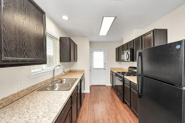 $1,950 | 819 Sun Prairie Drive, Houston, TX 77090