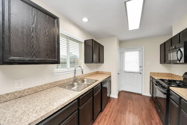 $1,950 | 819 Sun Prairie Drive, Houston, TX 77090