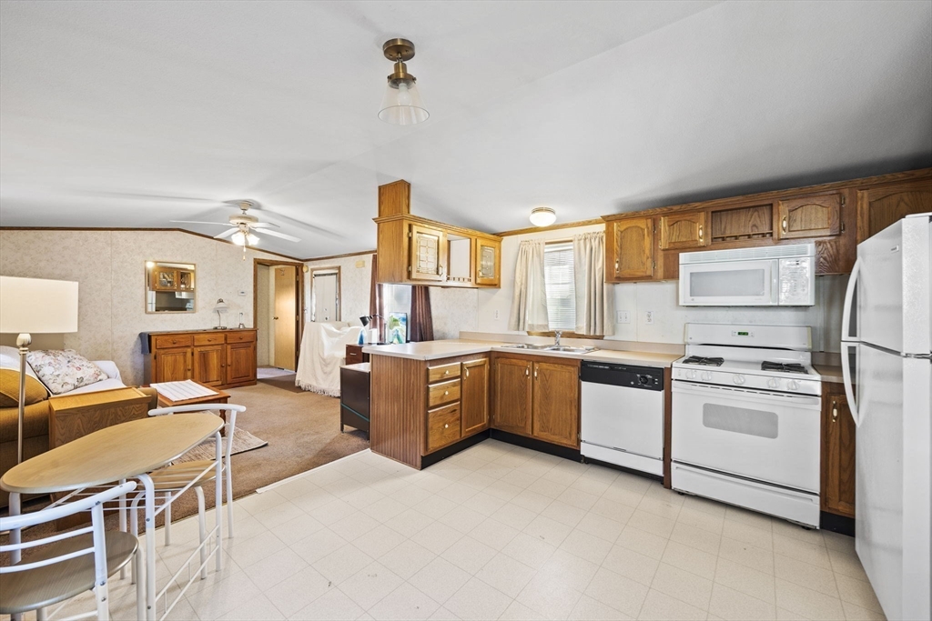 9 Chesapeake Road Holbrook, MA 02343 - Photo 8 of 18