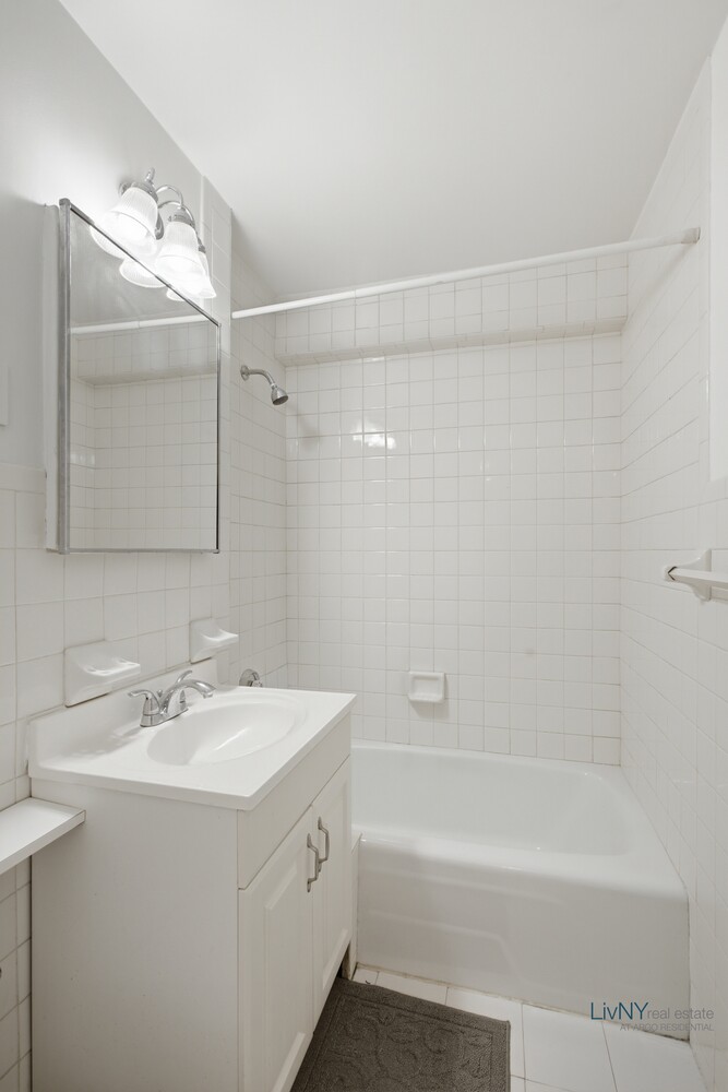 520 East 76th Street, Unit 11H Manhattan, NY 10021 - Photo 9 of 16