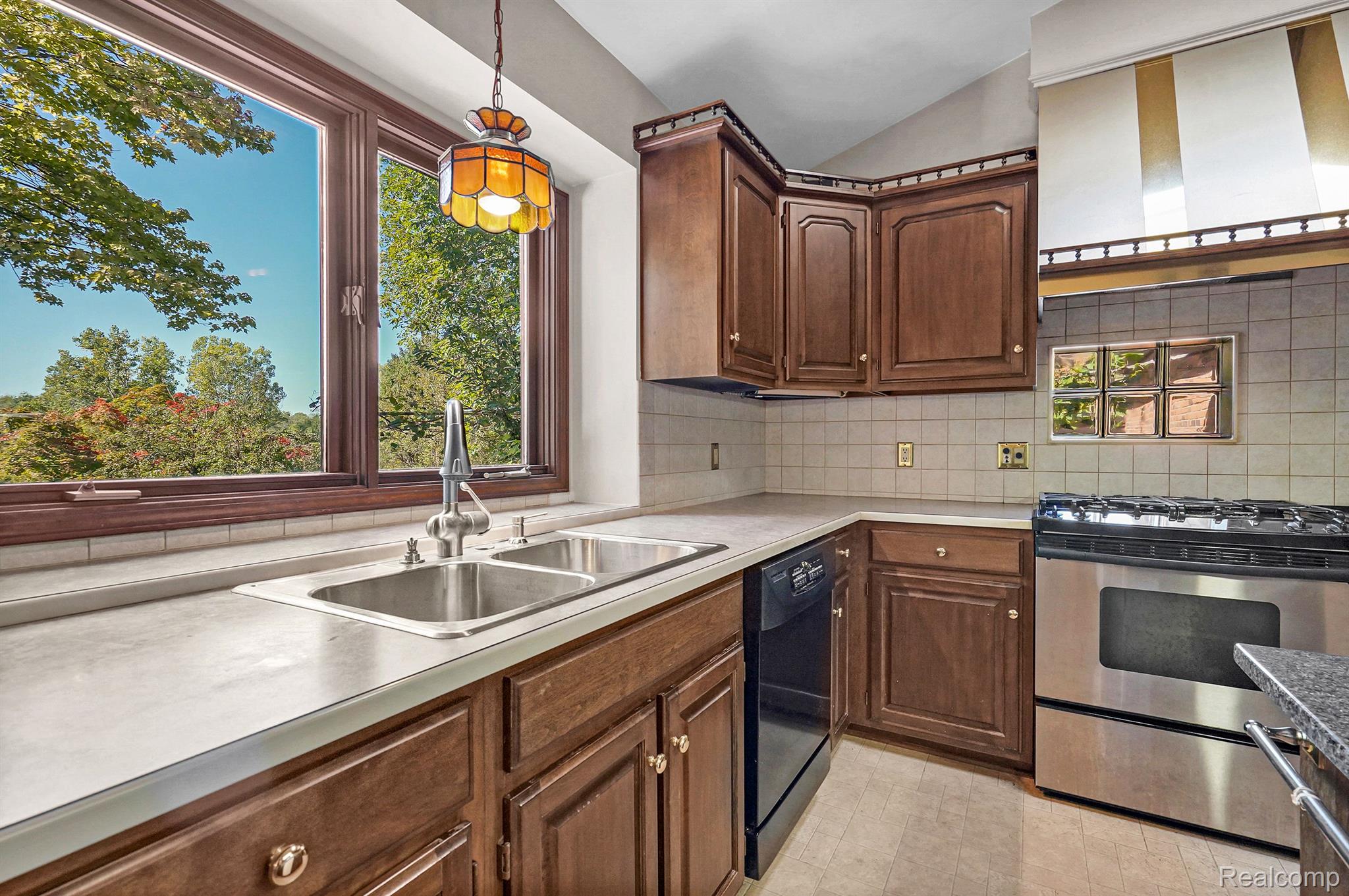 2455 Munster Road Rochester, MI 48309 - Photo 9 of 36
