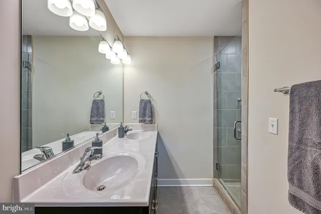 a view of a house with backyard and trees