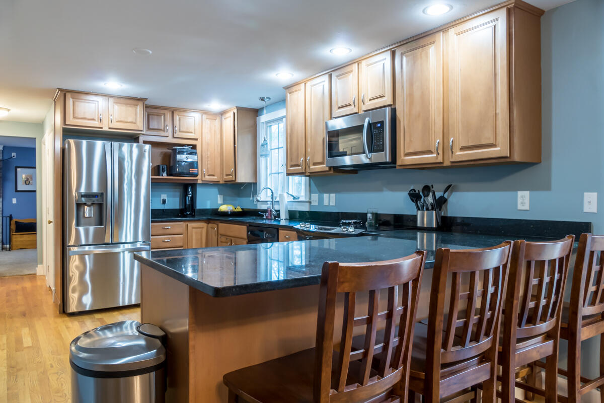 15 Old Farm Road Topsham, ME 04086 - Photo 3 of 52 18-Kitchen (2 of 8)