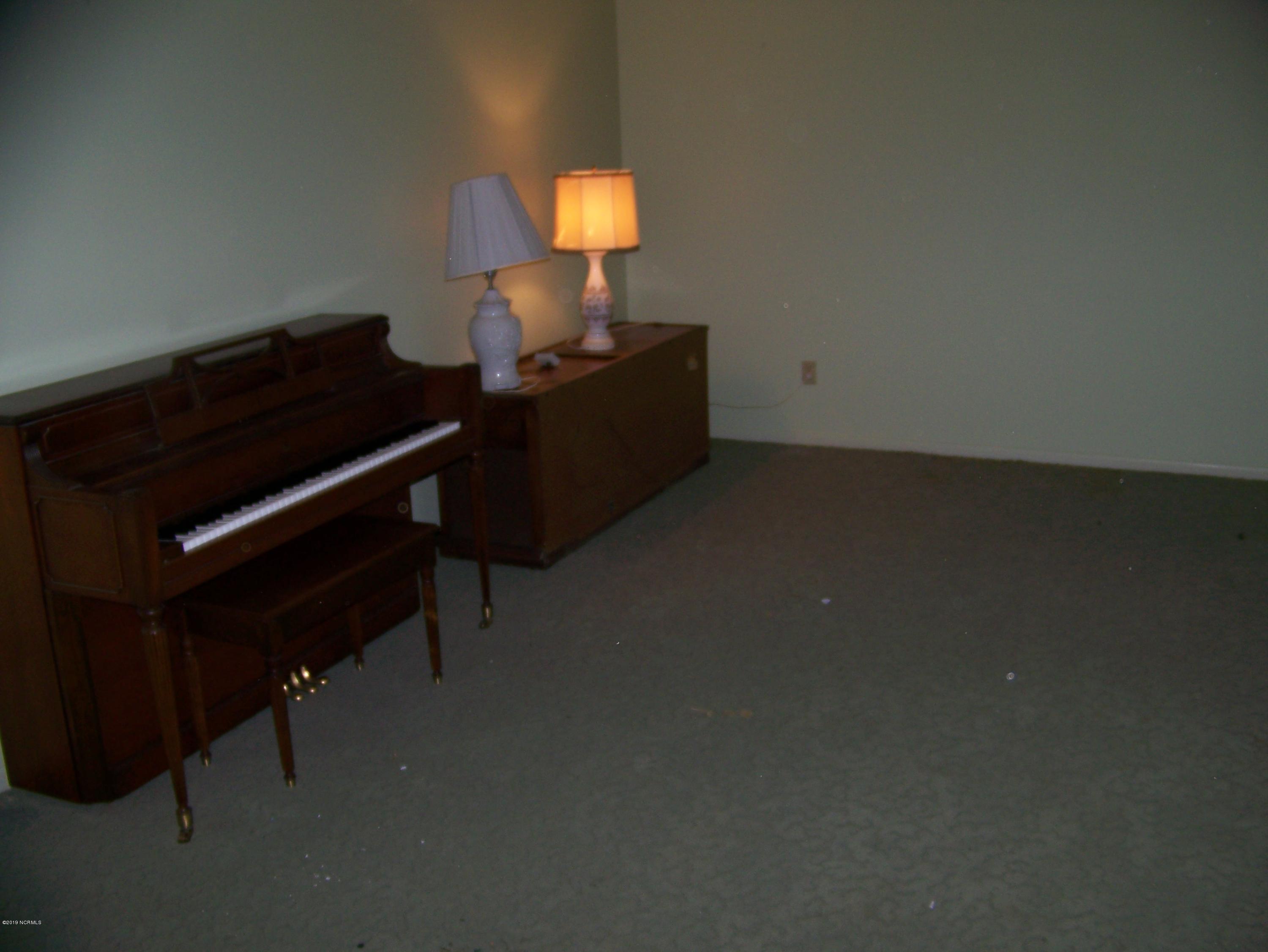 3401 Country Club Road Morehead City, NC 28557 - Photo 15 of 24 100_3854
