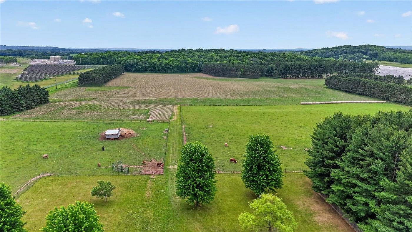 W8127 Dumke Road Portage, WI 53901 - Photo 29 of 38