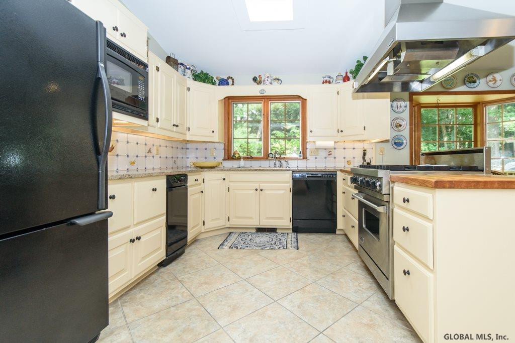 70 Thorndale Road Bethlehem, NY 12159 - Photo 8 of 23 Photo 8