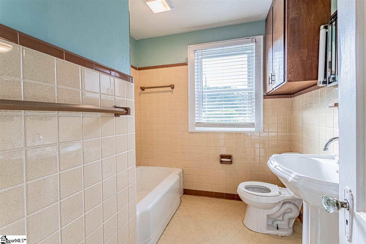 1015 Cely Road Easley, SC 29642 - Photo 12 of 15