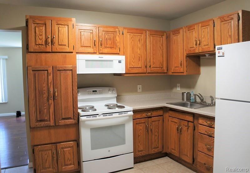 3174 Avon Manor Road Rochester Hills, MI 48307 - Photo 4 of 18