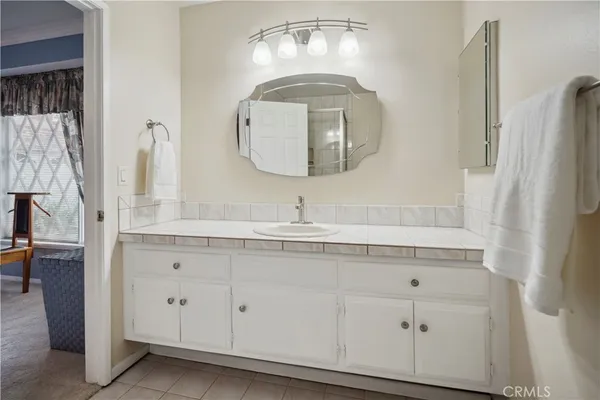 a view of entryway and hall