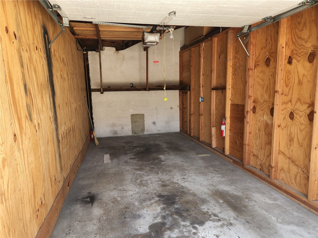 118 Whiting Street, Unit 3 El Segundo, CA 90245 - Photo 11 of 12 1 car garage