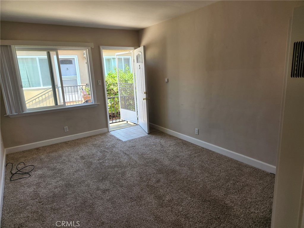 118 Whiting Street, Unit 3 El Segundo, CA 90245 - Photo 3 of 12 Living room