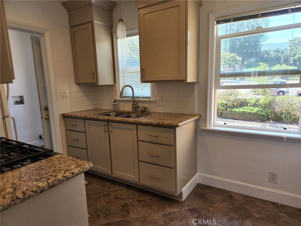 118 Whiting Street, Unit 3 El Segundo, CA 90245 - Photo 4 of 12 Kitchen (with dining area on right)