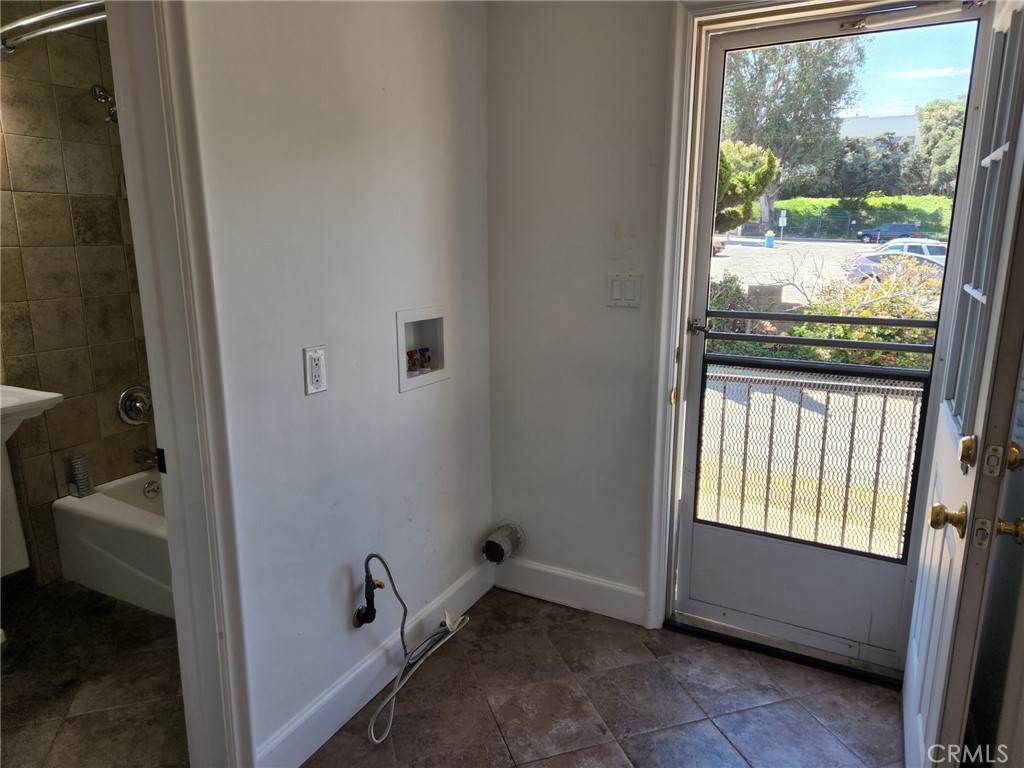 118 Whiting Street, Unit 3 El Segundo, CA 90245 - Photo 9 of 12 Laundry hook-ups