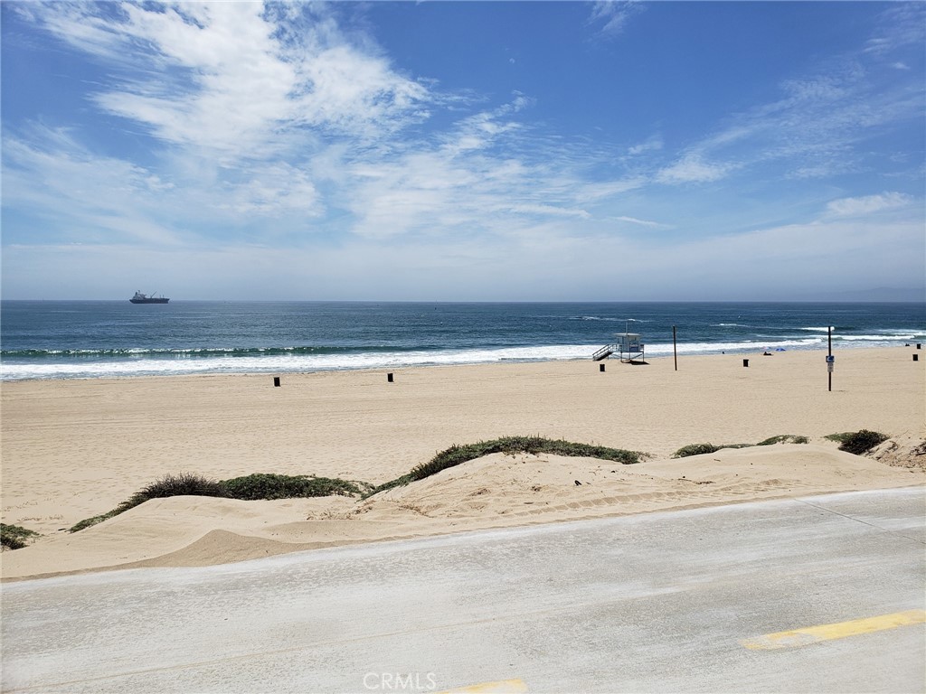 118 Whiting Street, Unit 3 El Segundo, CA 90245 - Photo 10 of 12 Close to the beach