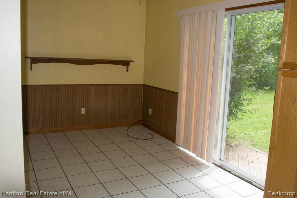 2521 Liter Road Lake Orion, MI 48359 - Photo 3 of 10 Dining room just off the kitchen, with a door to the yard.