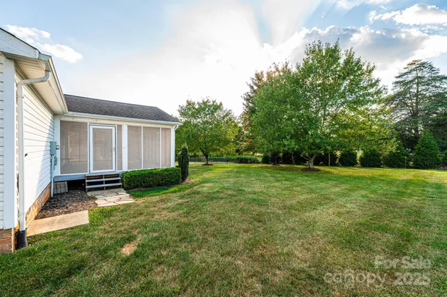a view of a house with a backyard