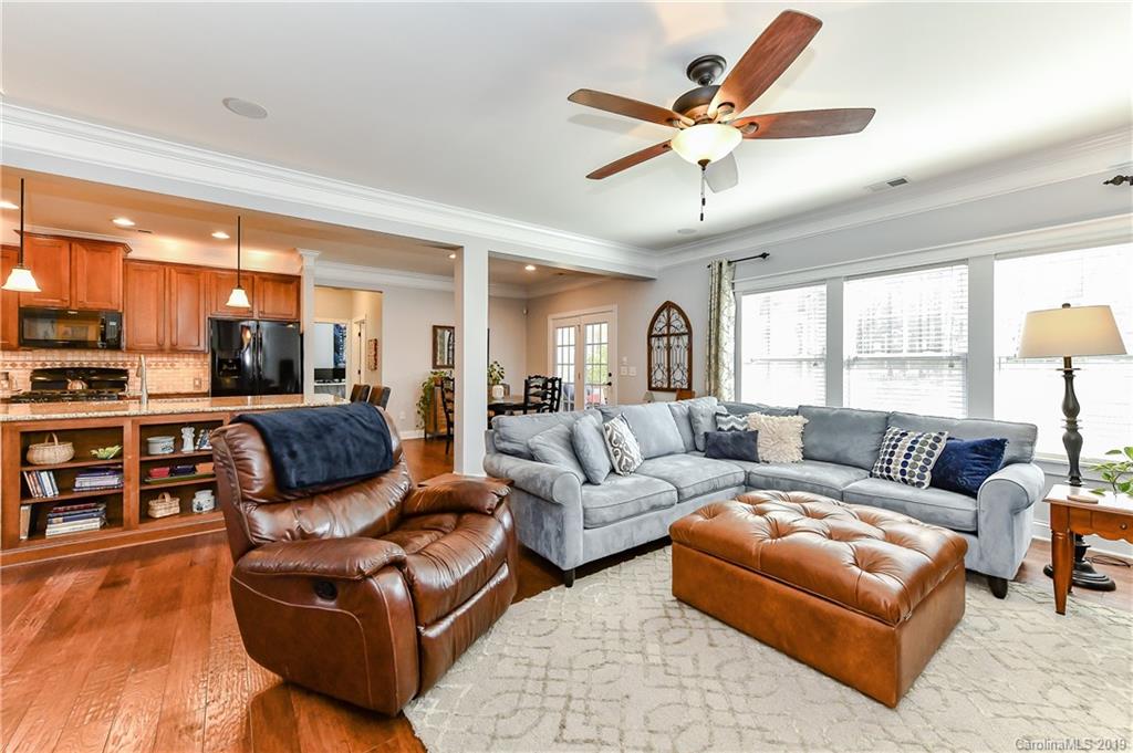16822 Rudence Court Charlotte, NC 28278 - Photo 9 of 31 Gallery Image 9