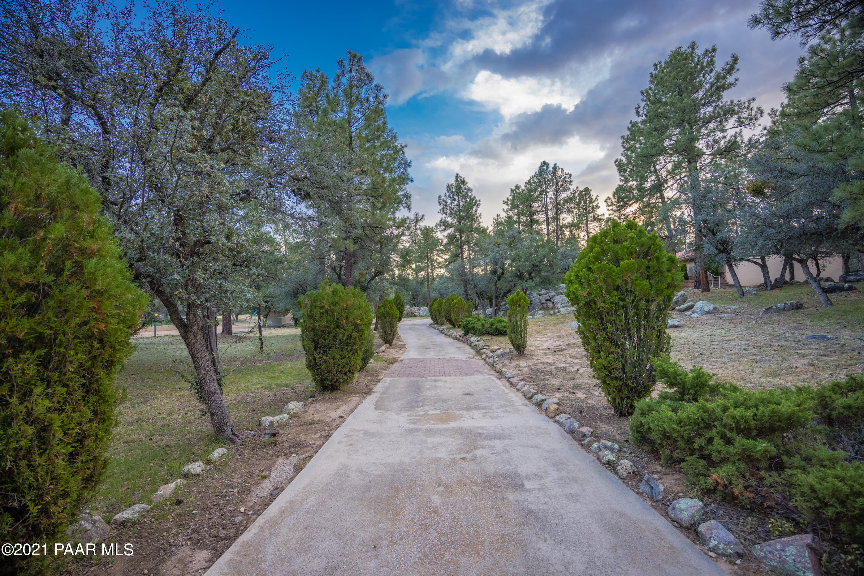 901 Norris Road Prescott, AZ 86305 - Photo 4 of 34 Driveway Approach