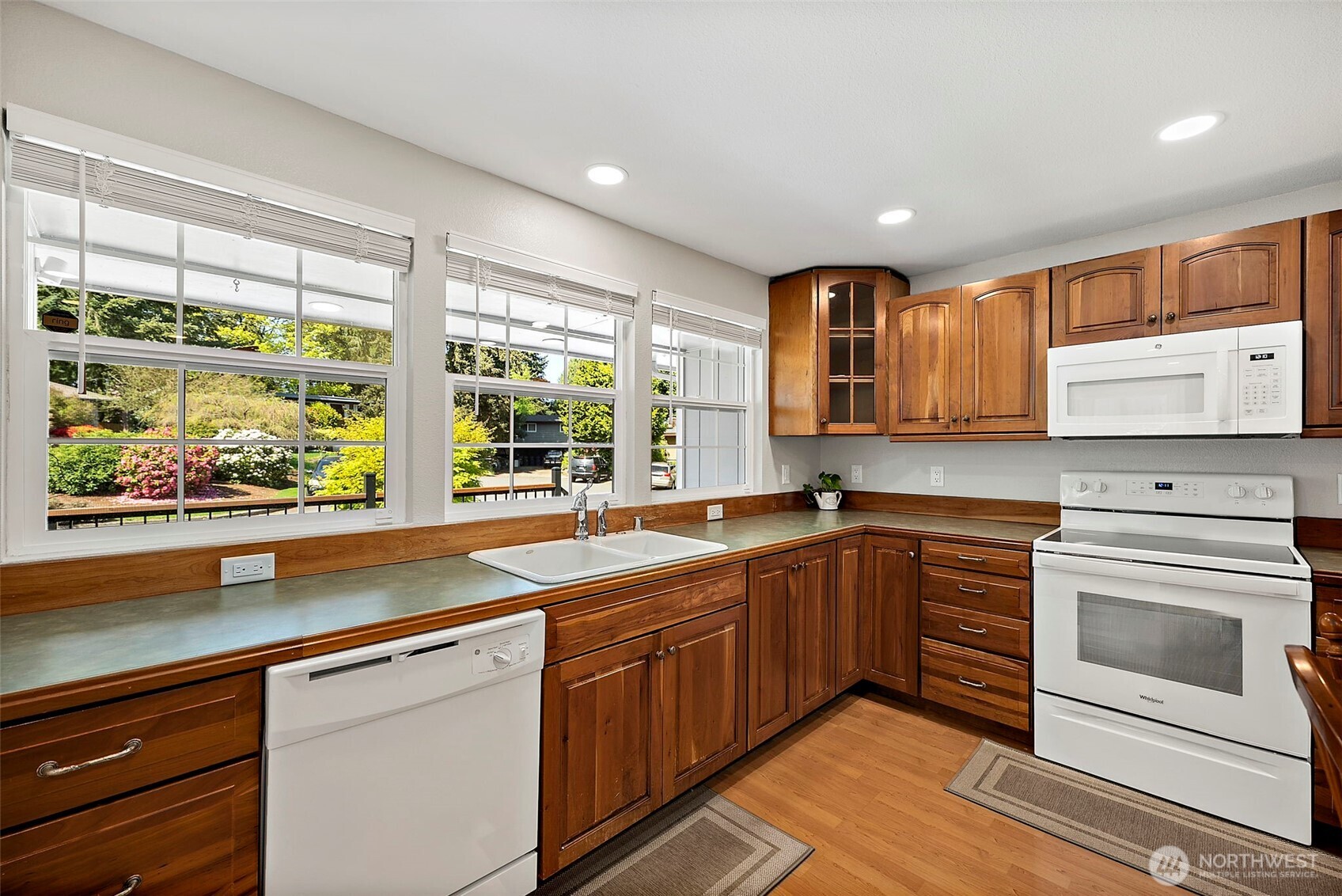 30022 6th Avenue Southwest Federal Way, WA 98023 - Photo 14 of 40