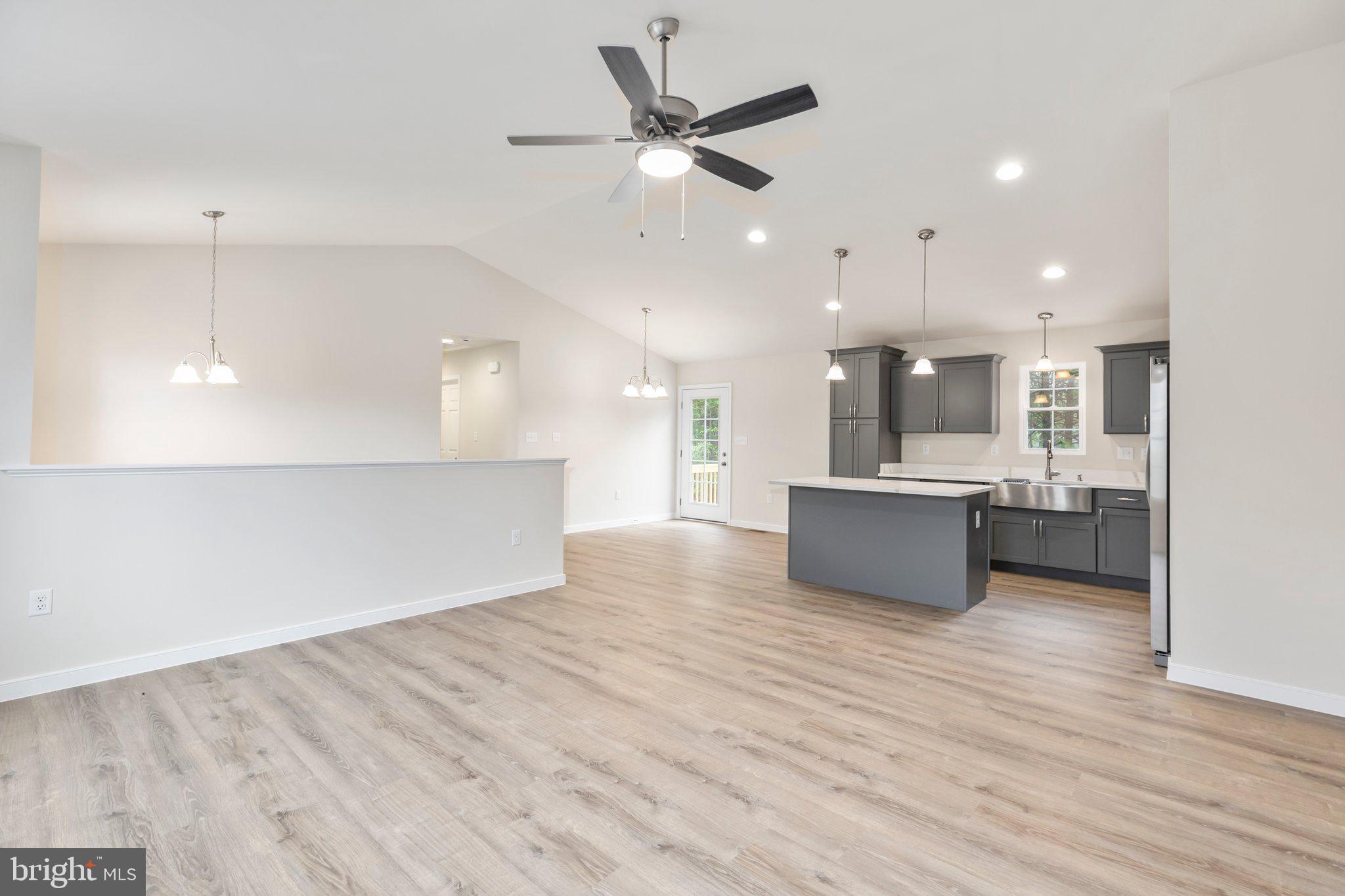 19159 Country Road Beaverdam, VA 23015 - Photo 2 of 39 Family room