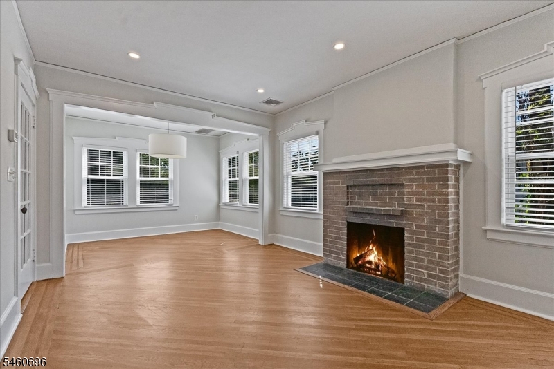706 Valley Road, Unit 2 Montclair, NJ 07043 - Photo 4 of 32 Gallery Image 4