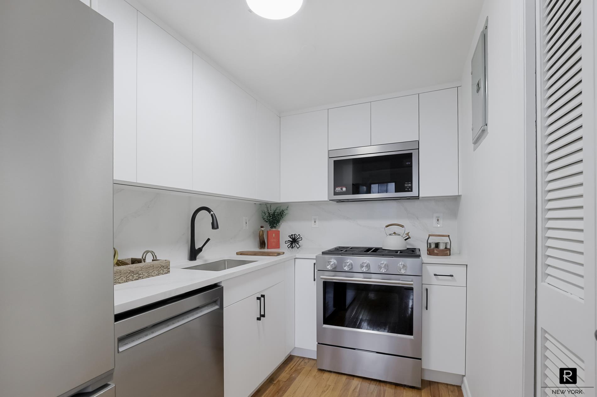 407 East 12th Street, Unit PH4FSW Manhattan, NY 10009 - Photo 2 of 15