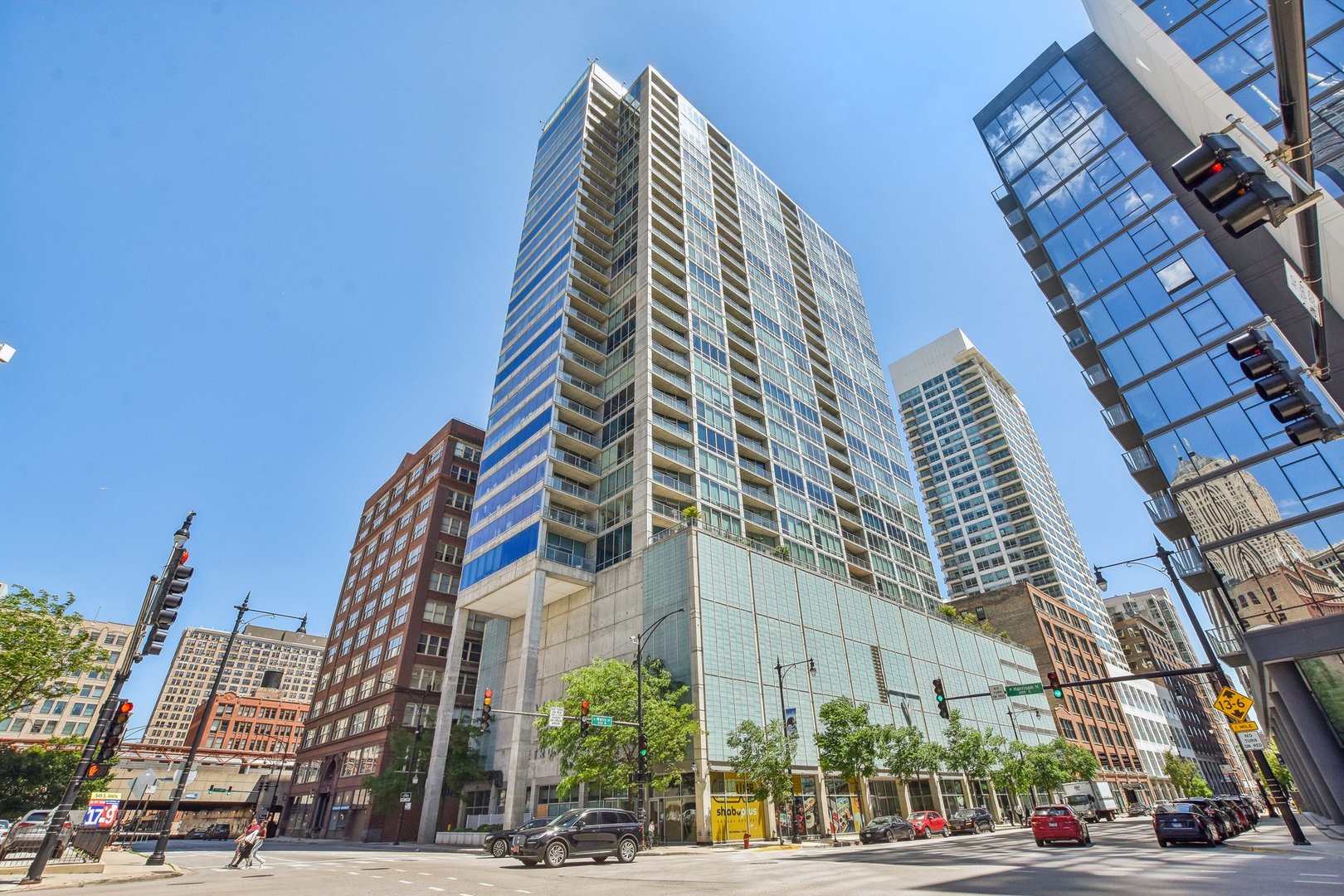 611 South Wells Street, Unit 702 Chicago, IL 60607 - Photo 1 of 32 a view of a buildings with a street