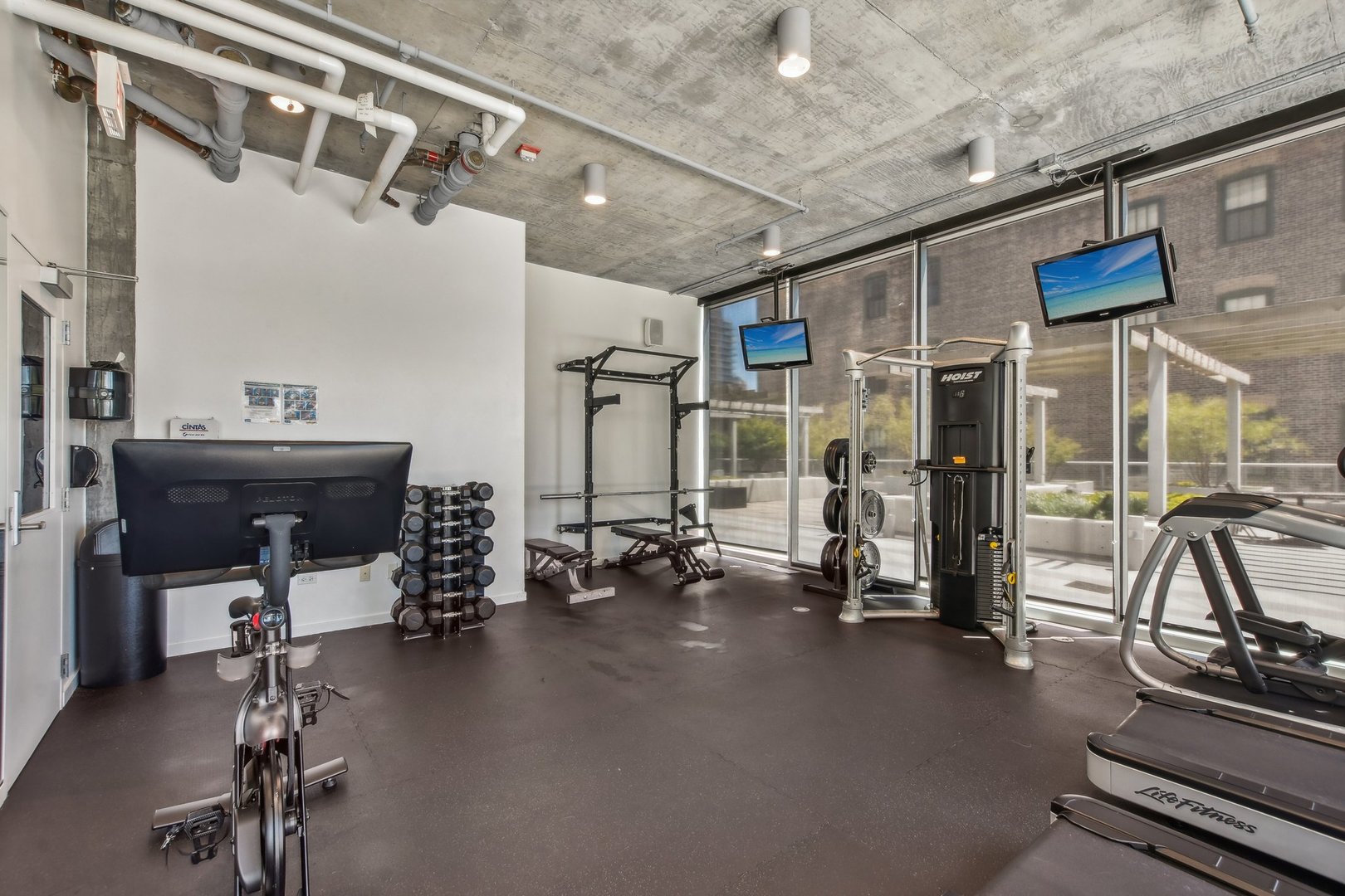 611 South Wells Street, Unit 702 Chicago, IL 60607 - Photo 30 of 32 a view of a room with gym equipment