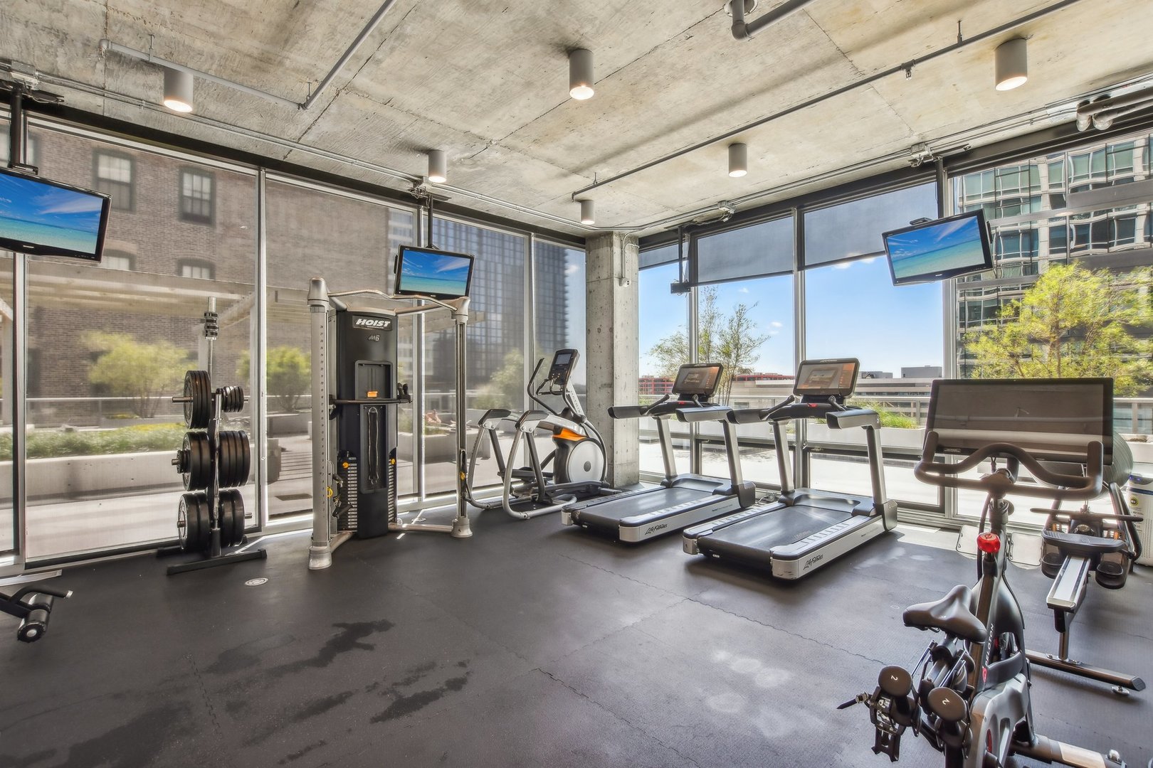 611 South Wells Street, Unit 702 Chicago, IL 60607 - Photo 31 of 32 a view of a room with gym equipment