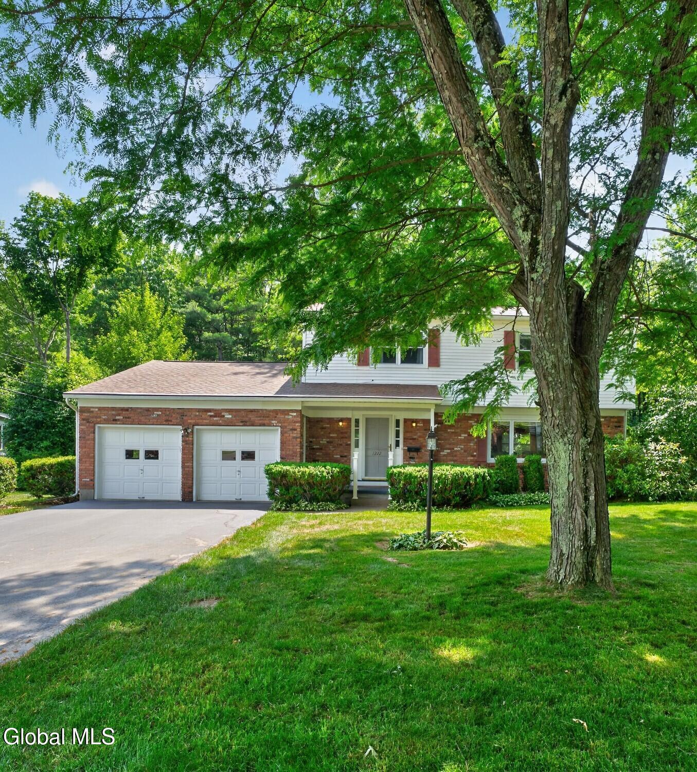 1222 Hempstead Road Niskayuna, NY 12309 - Photo 1 of 52 robin 1