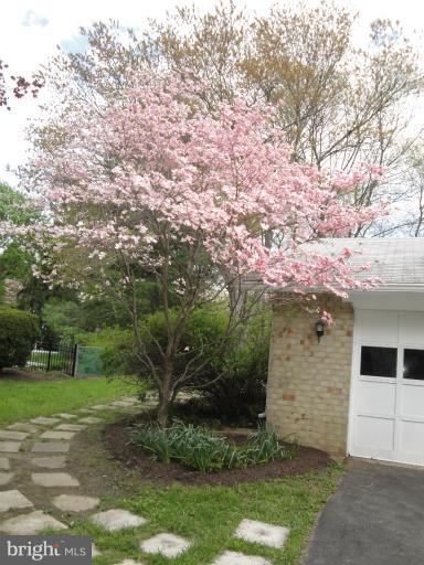 2829 Foxhound Road Ellicott City, MD 21042 - Photo 2 of 27 Exterior (General)