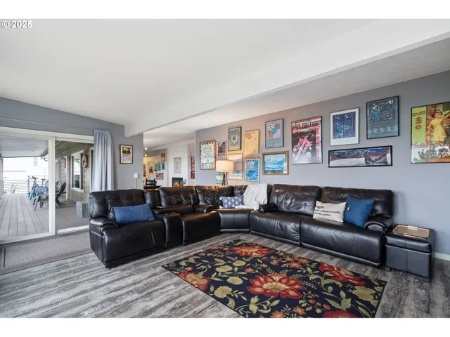 $875,000 | 6409 Southeast Evergreen Highway, Vancouver, WA 98661