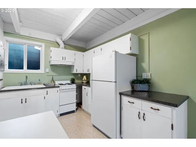 $875,000 | 6409 Southeast Evergreen Highway, Vancouver, WA 98661