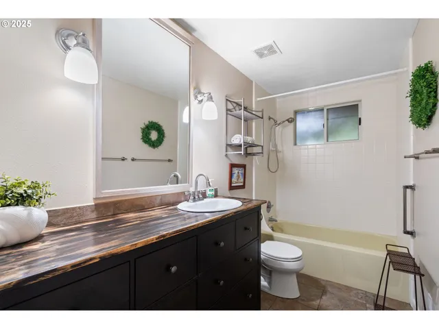 $875,000 | 6409 Southeast Evergreen Highway, Vancouver, WA 98661