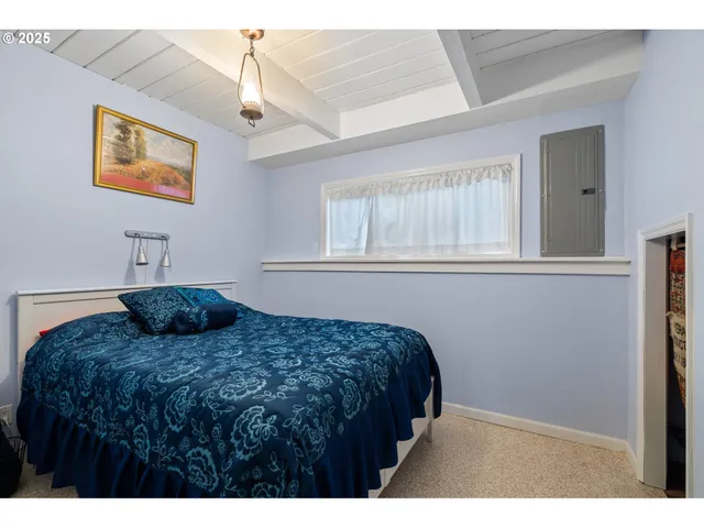 $875,000 | 6409 Southeast Evergreen Highway, Vancouver, WA 98661