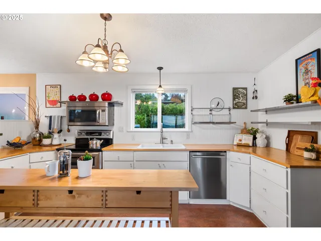 $875,000 | 6409 Southeast Evergreen Highway, Vancouver, WA 98661