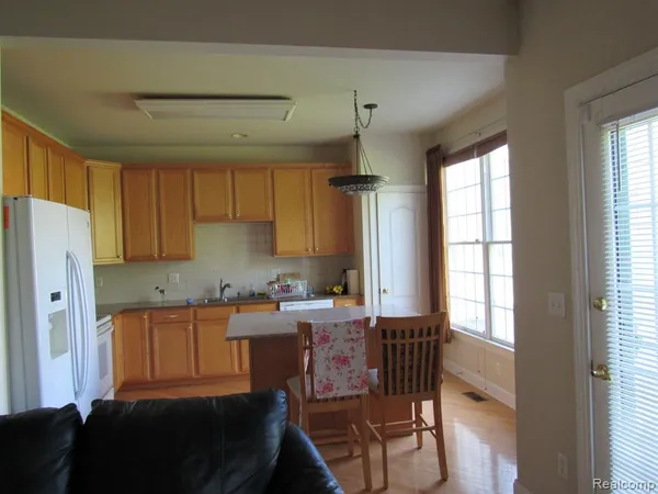 $3,200 | 50004 Streamwood Drive, Novi, MI 48374