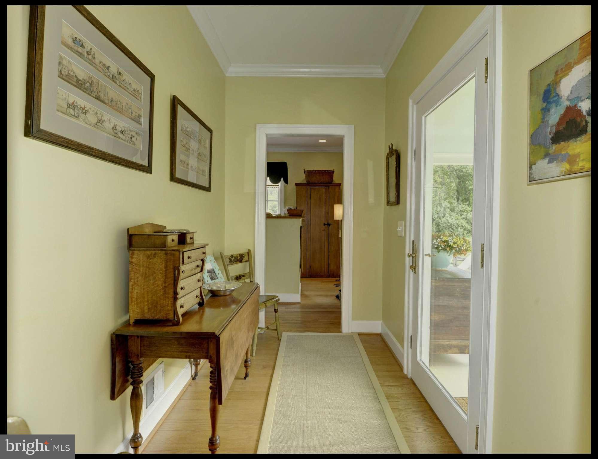 21286 Hibbs Bridge Road Middleburg, VA 20117 - Photo 13 of 30 Entry Foyer