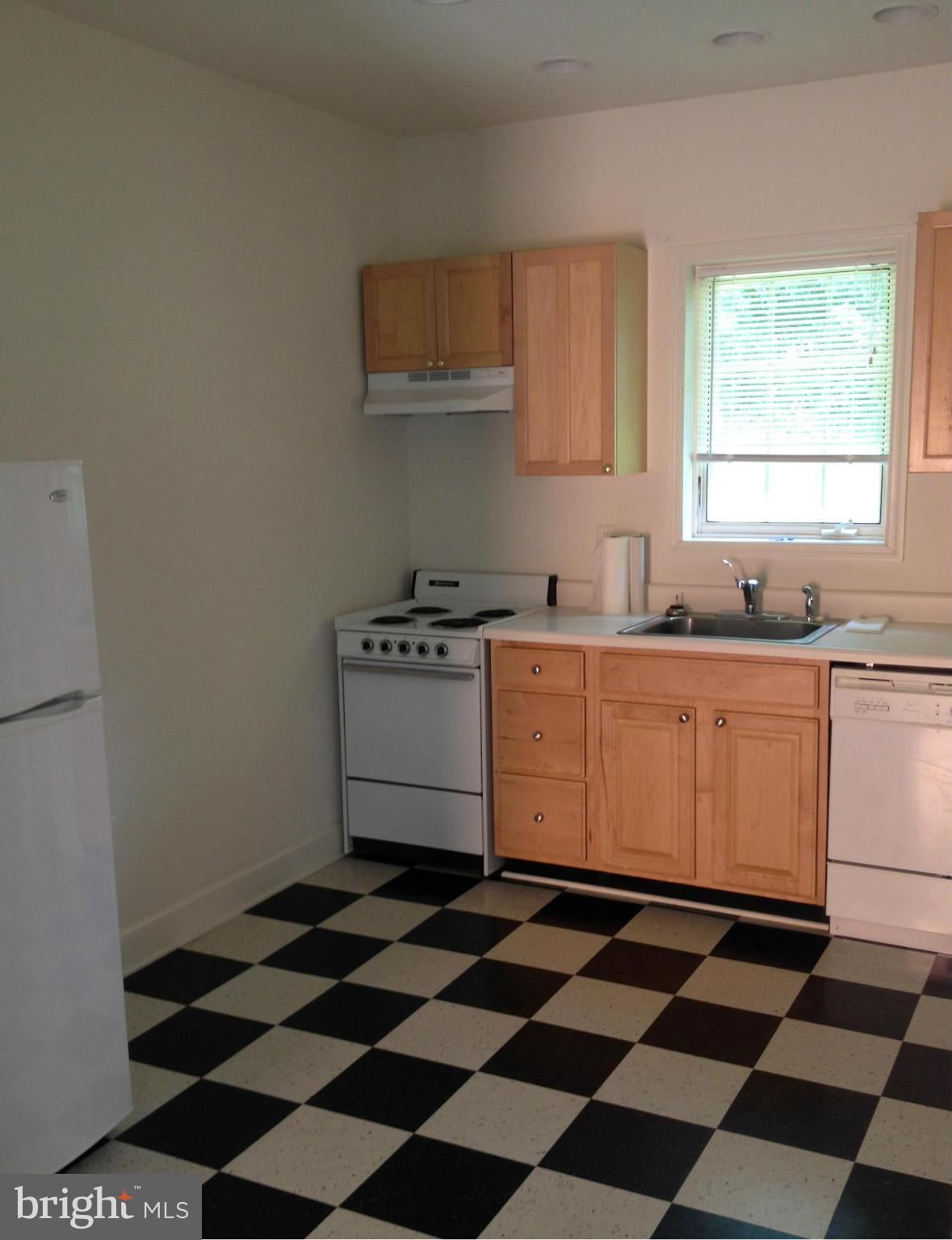 21286 Hibbs Bridge Road Middleburg, VA 20117 - Photo 26 of 30 Kitchen in tenant home