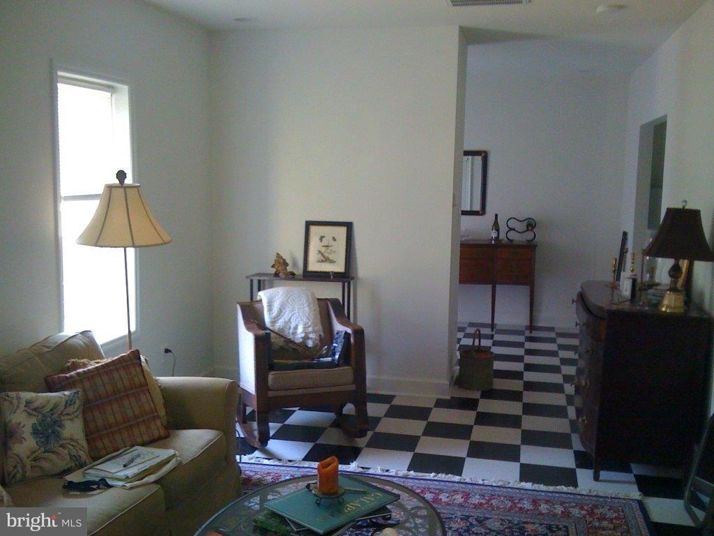 21286 Hibbs Bridge Road Middleburg, VA 20117 - Photo 27 of 30 Tenant homes are private from Main house