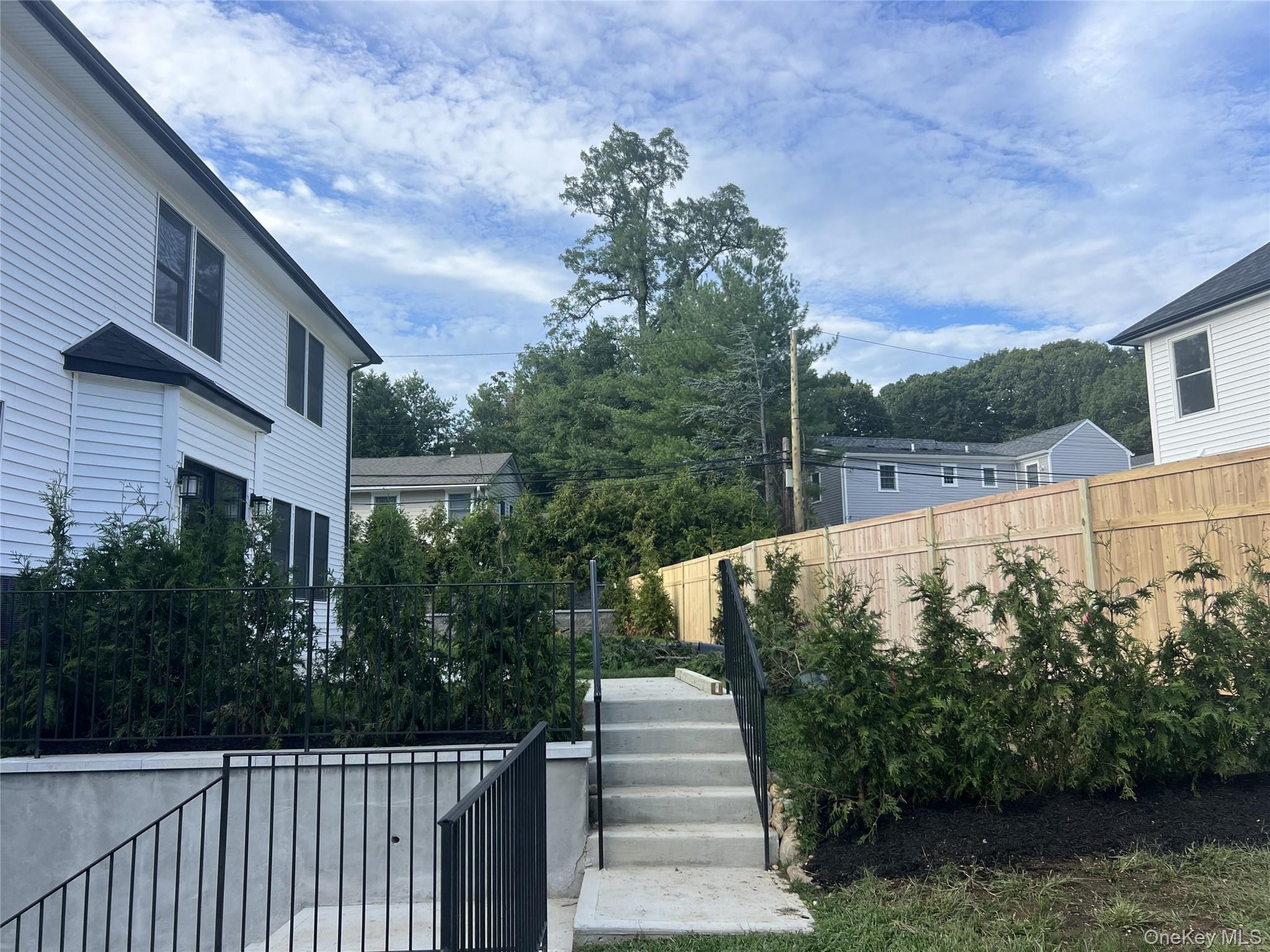 15 Ridge Drive Port Washington, NY 11050 - Photo 45 of 48 Gallery Image 45