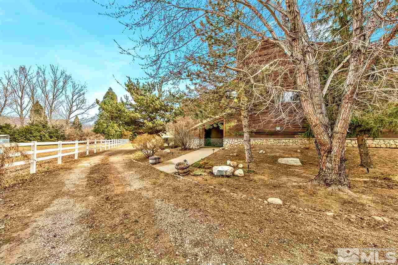 239 Theobald Reno, NV 89521 - Photo 4 of 23 a view of yard