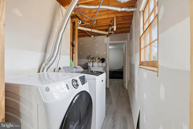 a view of living room with washer and dryer