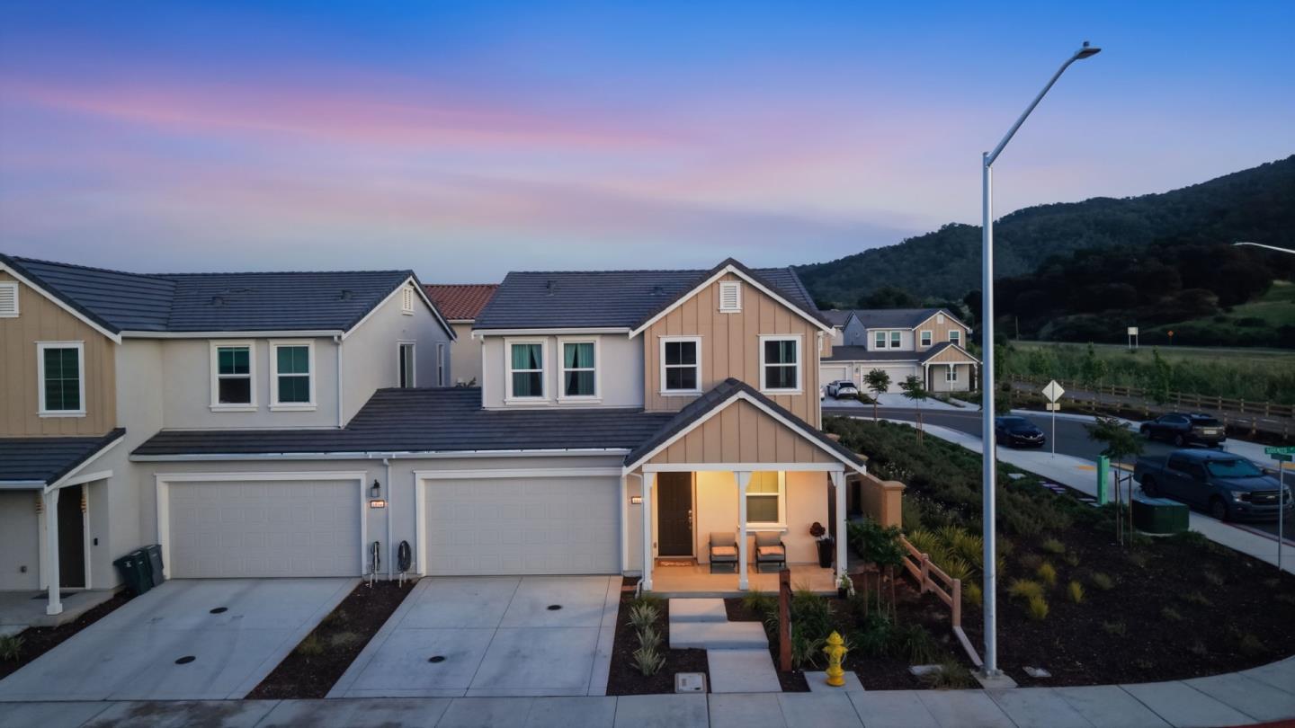 1646 Siderits Way Gilroy, CA 95020 - Photo 4 of 65 a front view of a house with garden