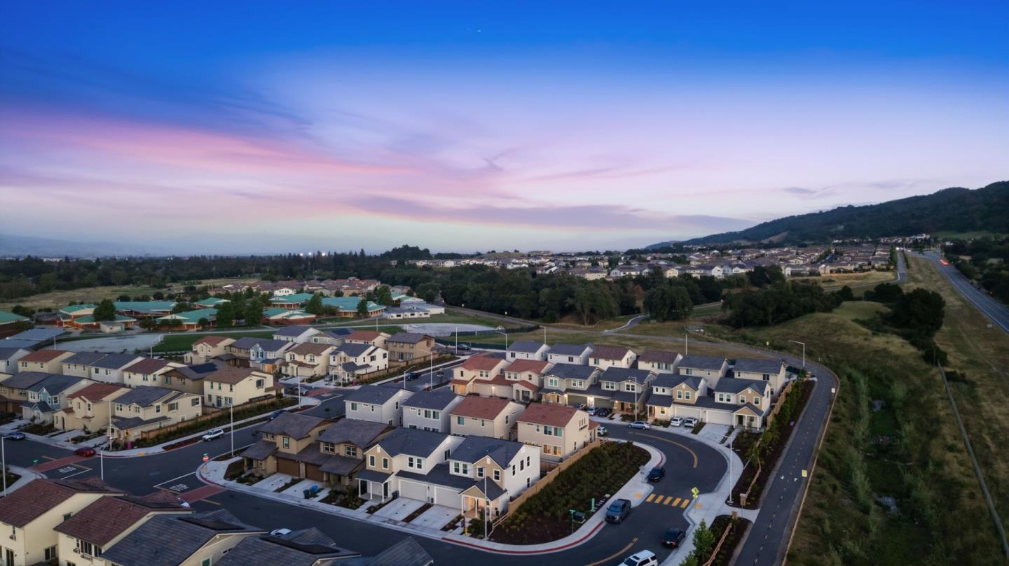 1646 Siderits Way Gilroy, CA 95020 - Photo 6 of 65 a view of a city