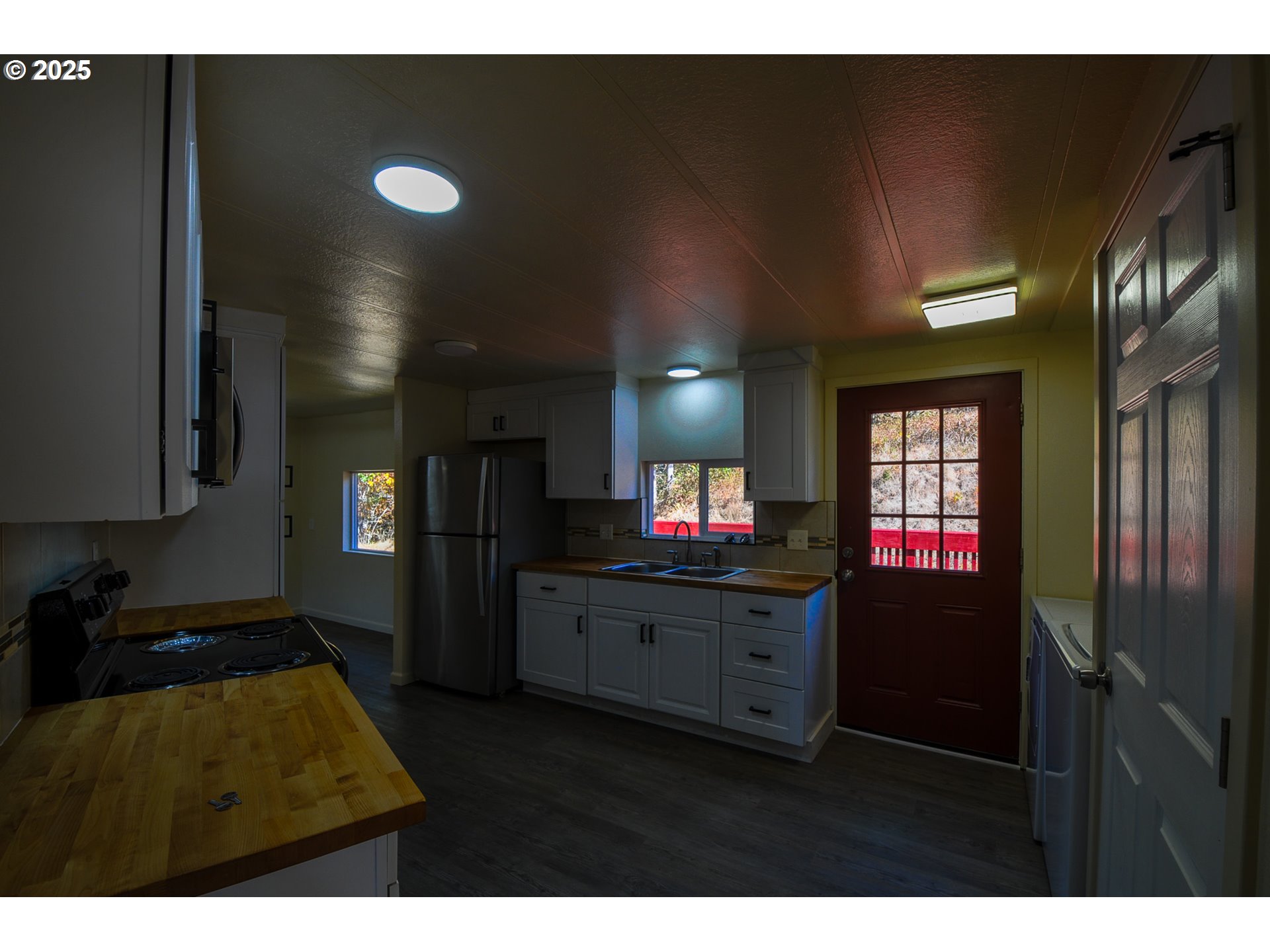 2193 Canyonville-Riddle Road Riddle, OR 97469 - Photo 12 of 25 a living room with furniture and a flat screen tv