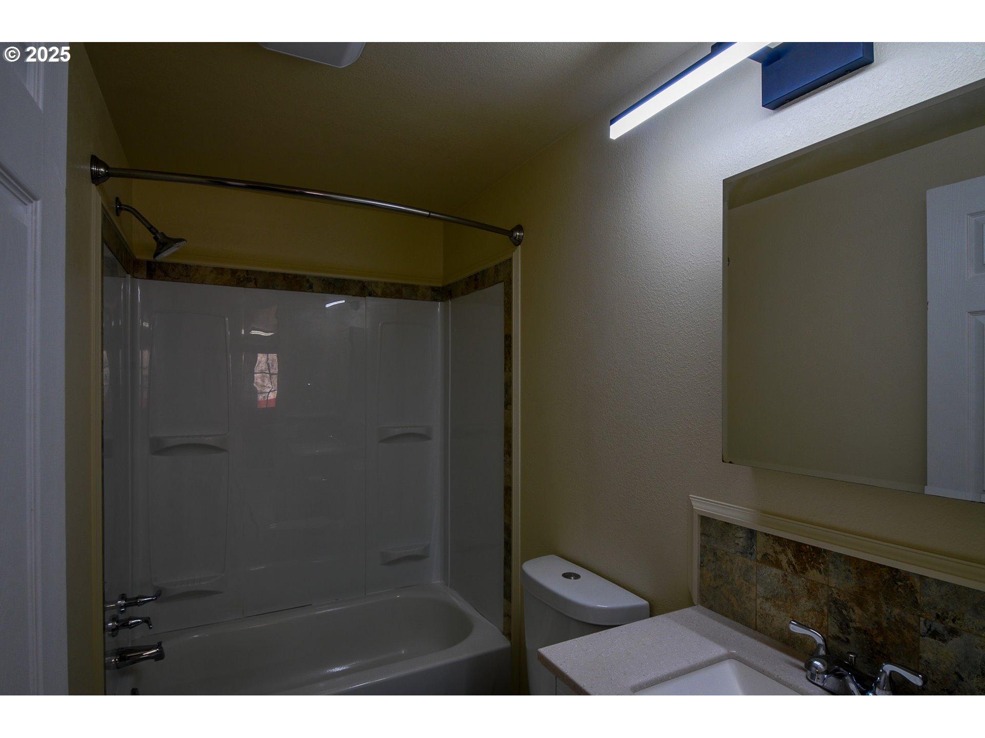 2193 Canyonville-Riddle Road Riddle, OR 97469 - Photo 17 of 25 a view of bathroom