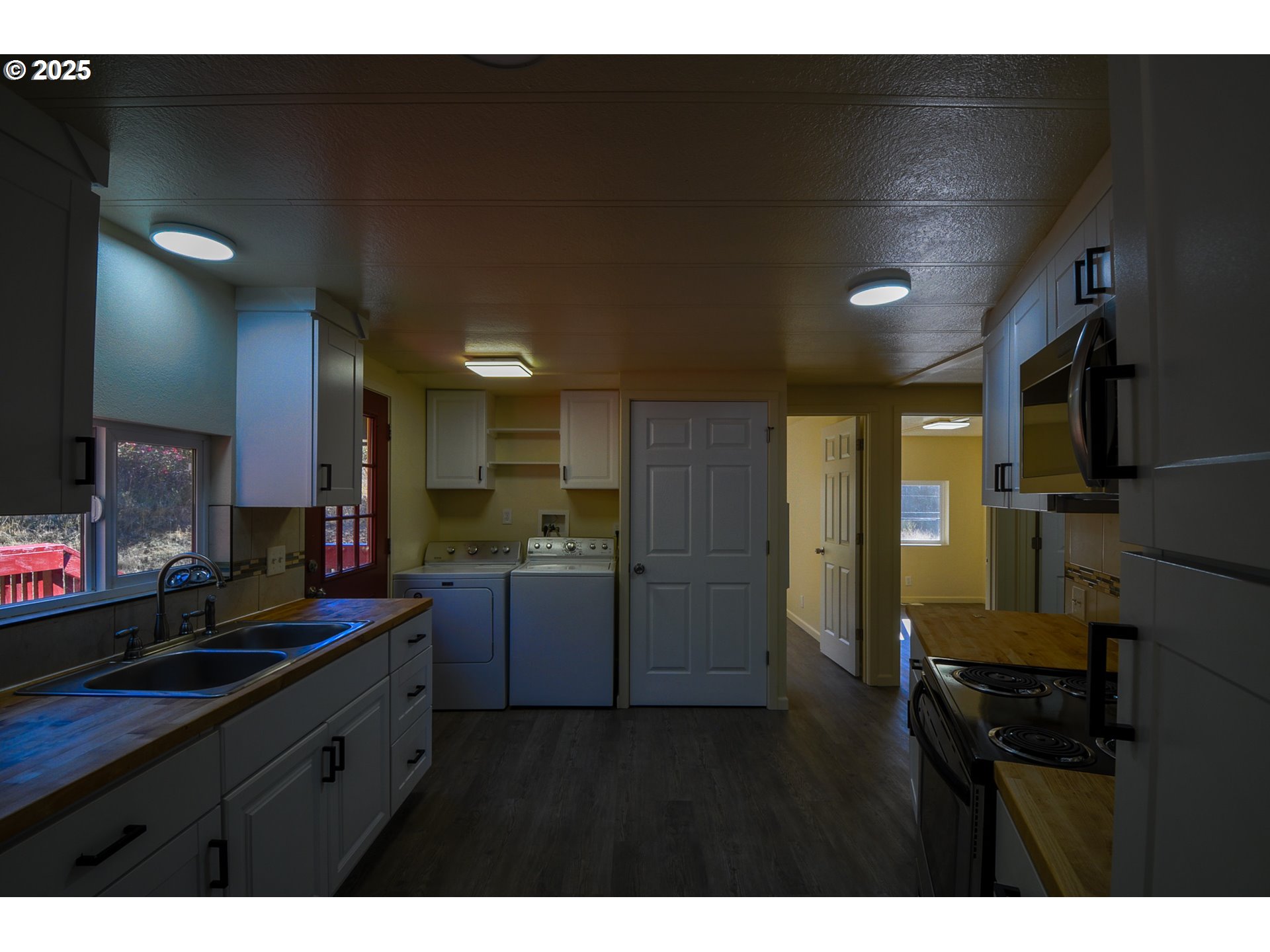2193 Canyonville-Riddle Road Riddle, OR 97469 - Photo 10 of 25 a kitchen with kitchen island sink stove and refrigerator