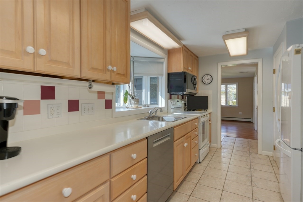 36 Ruthellen Road Framingham, MA 01701 - Photo 11 of 35